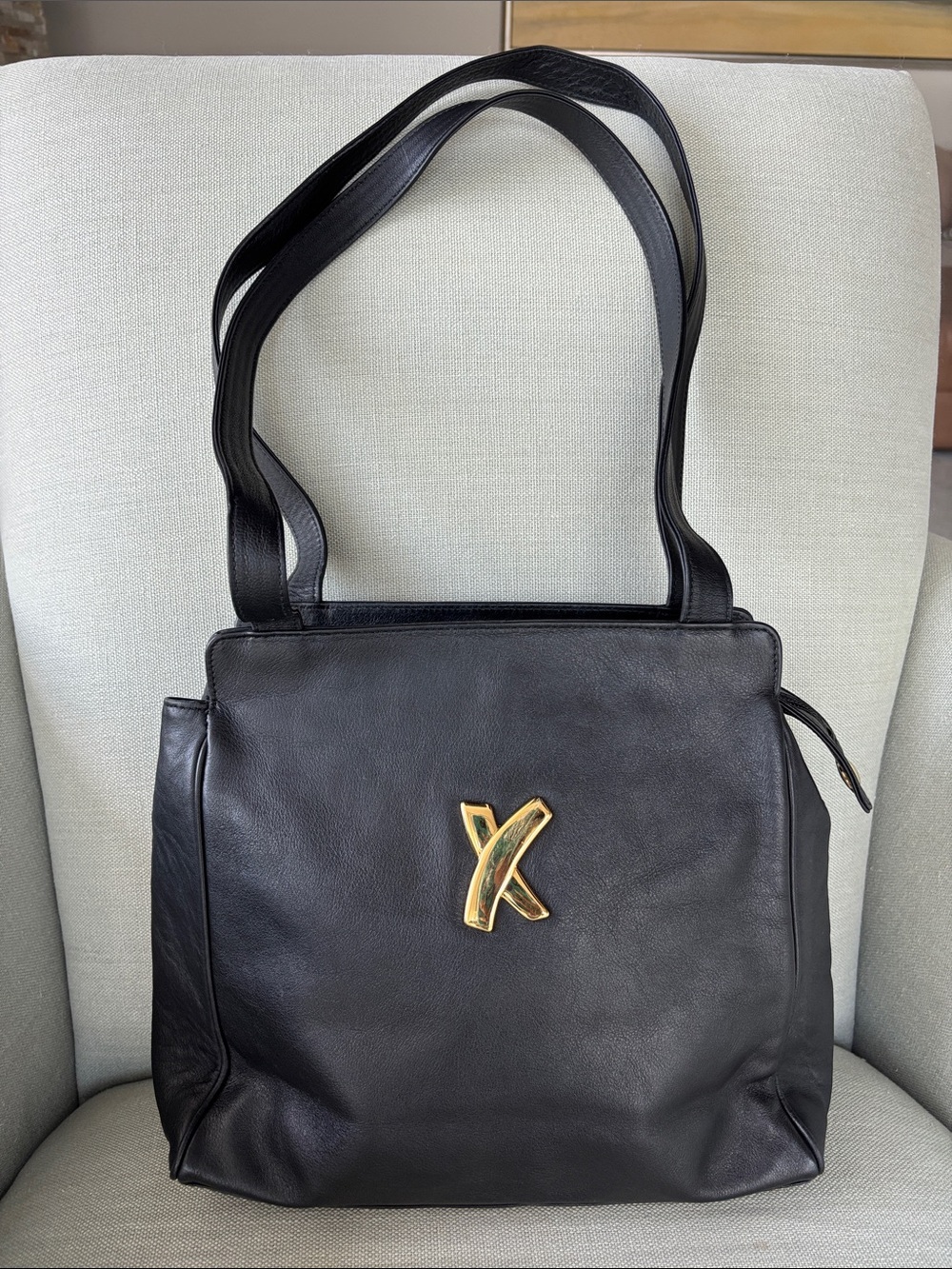 Paloma Picasso Leather Shoulder Bag Gold insignia accent GUC. BL1165133 code